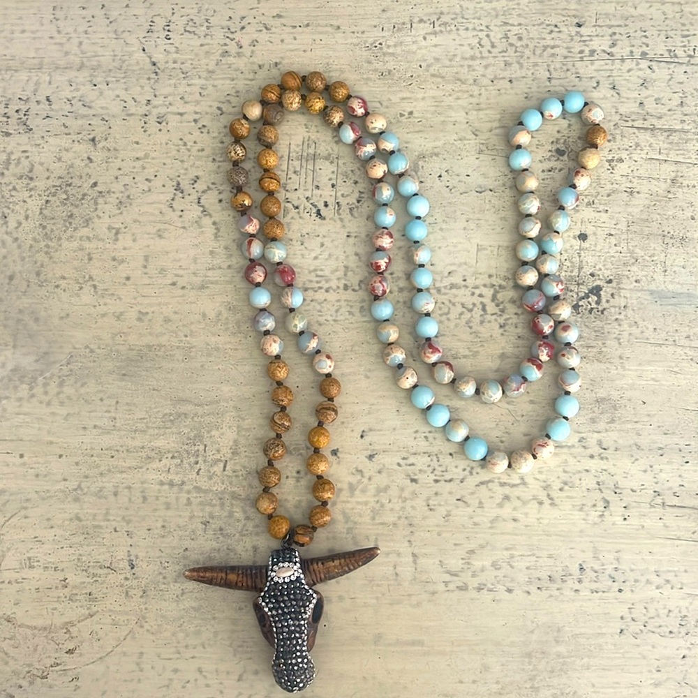 NWOT Pearl knotted Steer Necklace